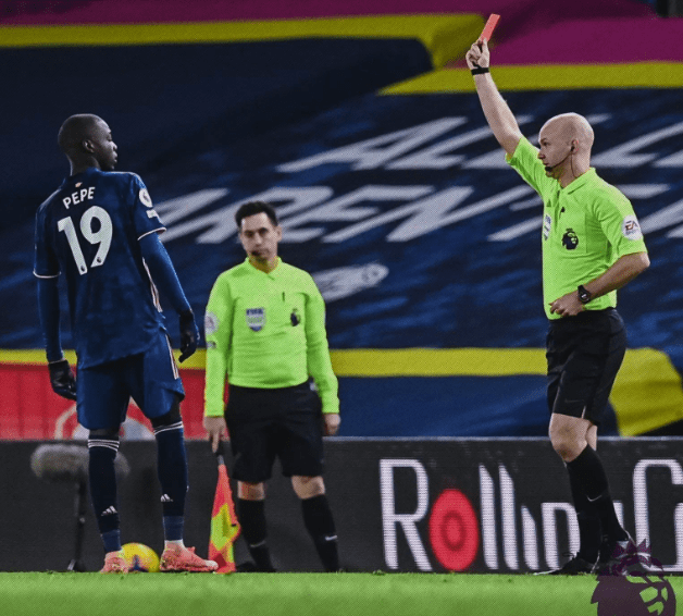  曼联战平利兹联，B费染红引发争议  