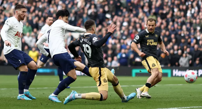  马赛锋线全面开花五球横扫布雷斯特登顶榜首