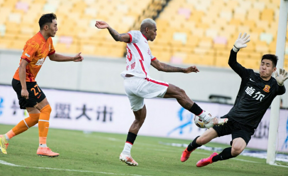  图卢兹门将神勇发挥，多次扑救保住胜果